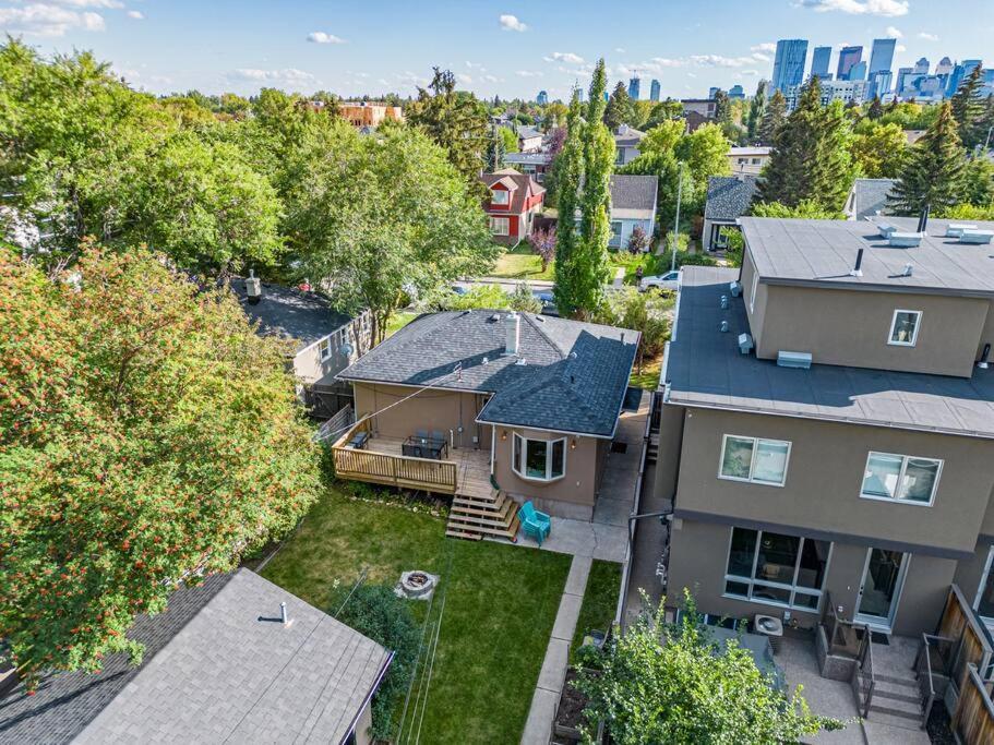 The Tux Suite Close To Dt Yyc Restaurants Calgary Exterior photo